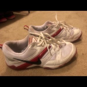 Women’s Nike tennis shoes 7.5